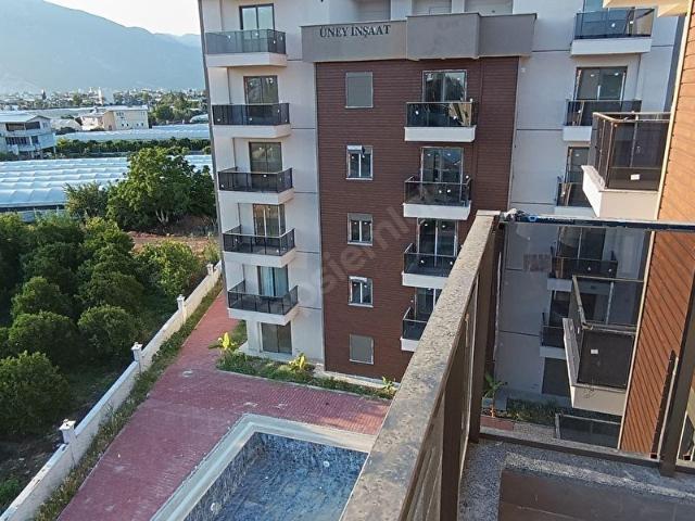 FİNİKE HASYURTDA SAHİLE 350 MT MESAFEDE KİRALIK 2+1 VE 1+1 LER