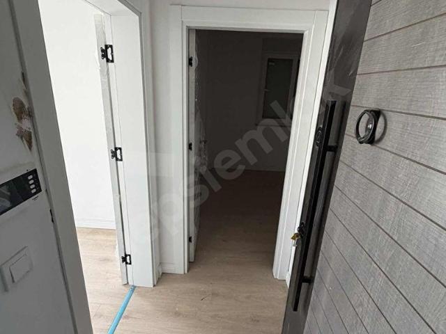 FİNİKE KUM MAHALLESİNDE DENİZE 150 METRE SIFIR 1+1 DAİRE