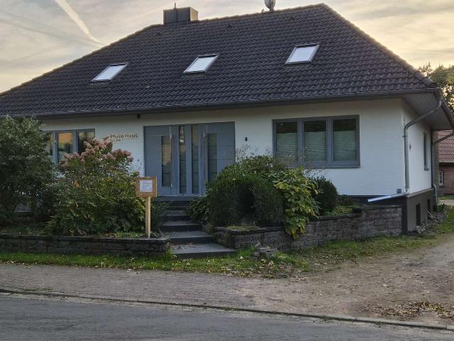 Fintel, komf. Dachgeschoß 2,5 Zimmer Wohnung