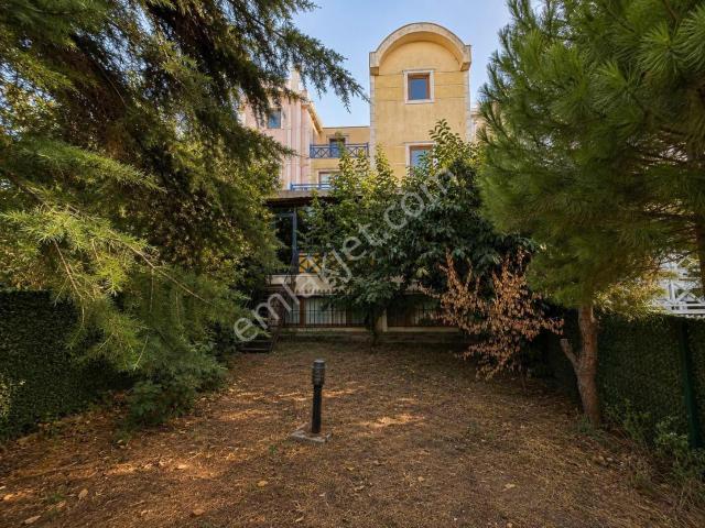 Finansman'dan. bahçeşehir 2. Kısım'da. geniş Bahçeli Villa