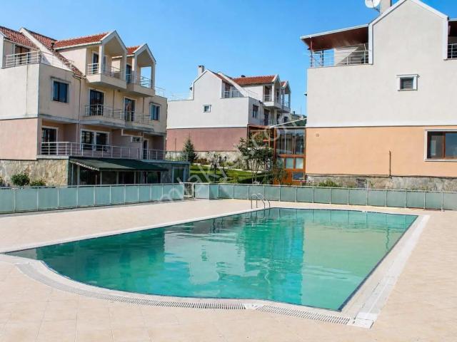 Finansman'dan. geniş Bahçe. havuz. şömine. sauna. eşyalı Villa
