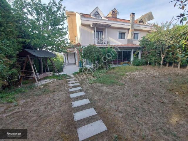 Finansman'dan. geniş Bahçeli. şömineli. çift Mutfaklı Lüks Villa