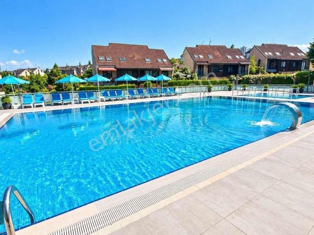 Finansman'dan. geniş Bahçeli. havuzlu. otoparklı. ikiz Villa