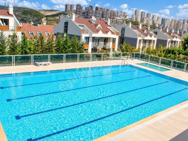 Finansman'dan. havuzlu. güvenlikli Sitede. bahçeli. ikiz Villa