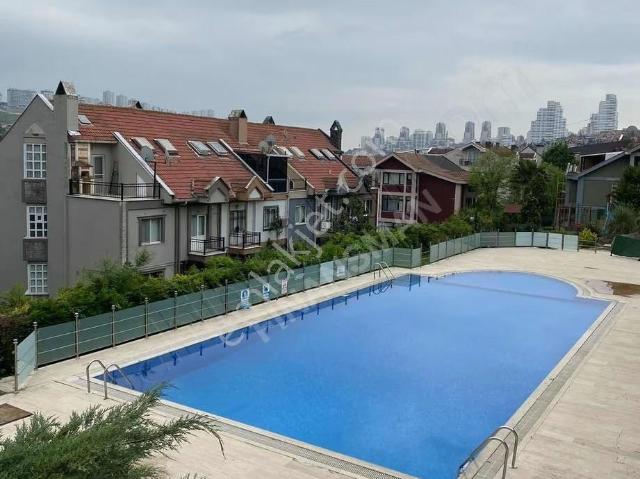 Finansman'dan. Havuzlu. Şömineli. 3 Mutfaklı. Bahçeli Villa