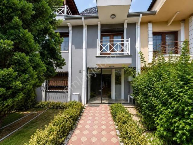 Finansman'dan. hamamlı. saunalı. bahçeli. bakımlı Villa