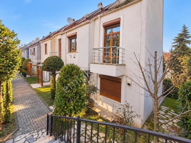 Finansman'dan. iyi Konumda. çift Mutfaklı. bahçeli. köşe Villa