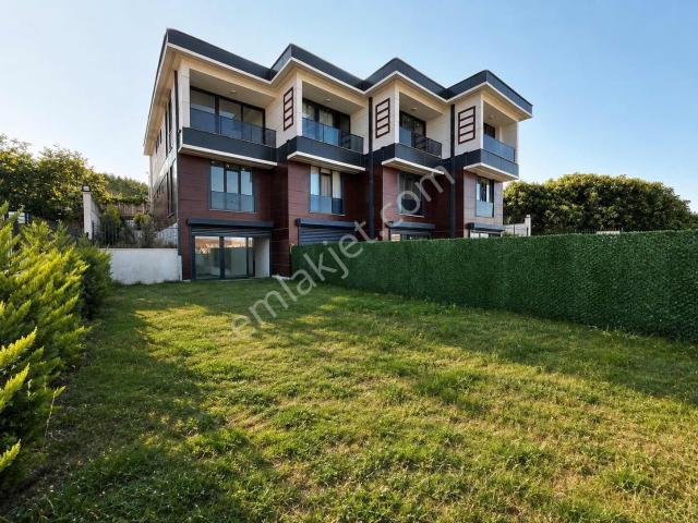 Finansman'dan. sıfır. geniş Bahçeli. trıplex. 4+1. köşe Villa