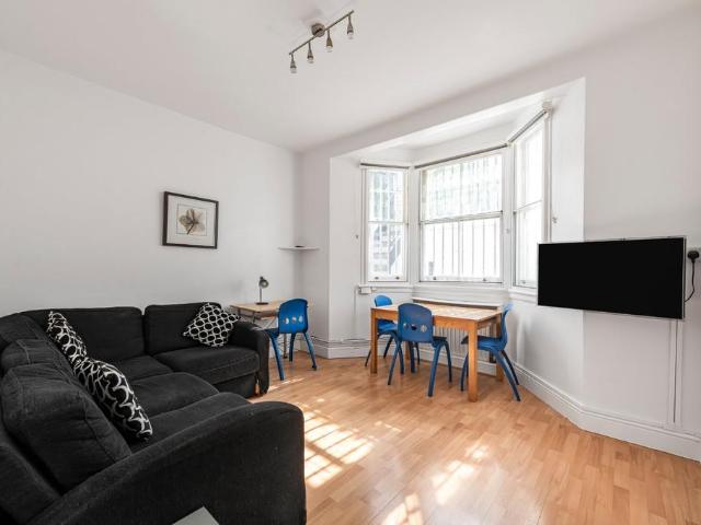Finborough Road, London, SW10 2 bed flat to rent £2,750 pcm £635 pw