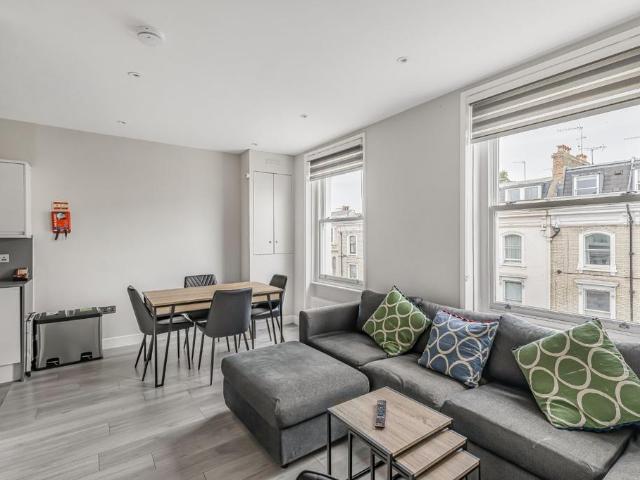 Finborough Road, London, SW10 2 bed flat to rent £3,300 pcm £762 pw