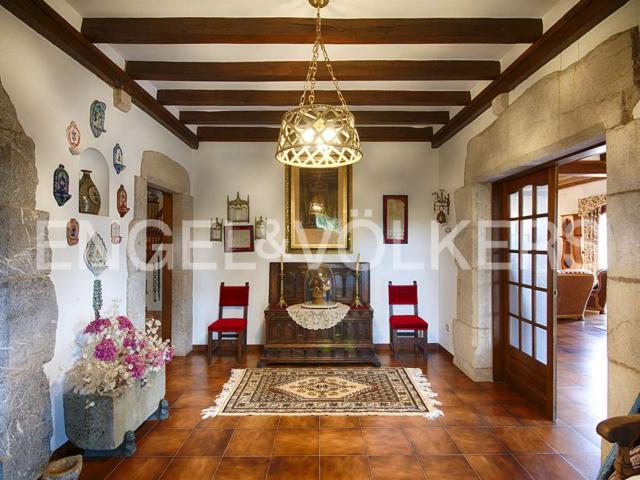 Finca tradicional catalana con jardín y varias terrazas 516m² Arnera