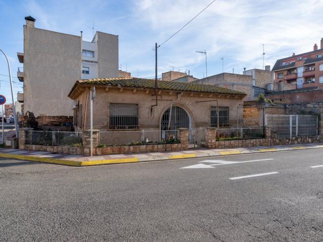 Finca urbana de 182 m2 en venta. Casa para reforma rde 93 m2. 93m² L'Aldea