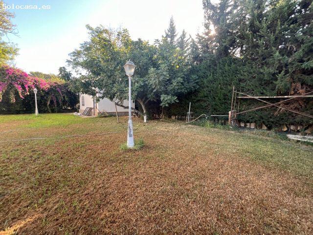 FINCA URBANA DE 2600 METROS CON GRAN CHALET, DOS VIVIENDAS, TRASTERO Y PISCINA
