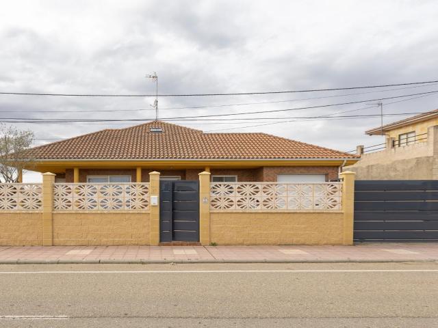 Finca urbanizable en Revellinos a 15 minutos de Benavente