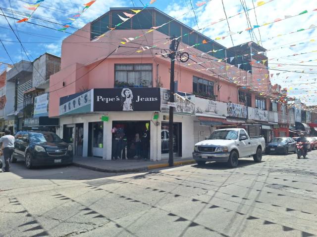 Finca con 5 Locales comerciales y 2 niveles habitacionales en Zona Piel