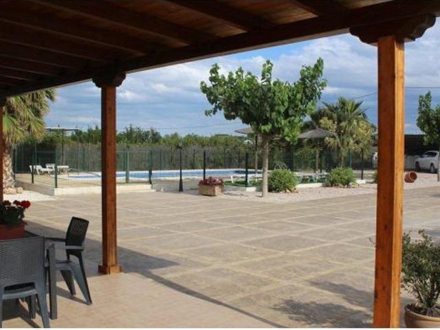 FINCA CON PISCINA EN PLENA NATURALEZA