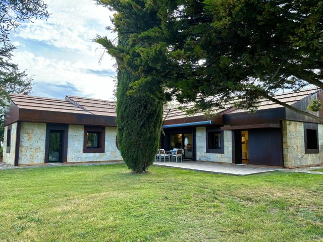Finca Con Varias Viviendas En Valladolid 575m² Simancas