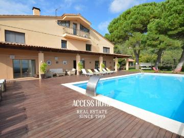 Finca de 61.119m² con vistas panorámicas, a 35 km de Barcelo. 850m² Sant Feliu de Codines