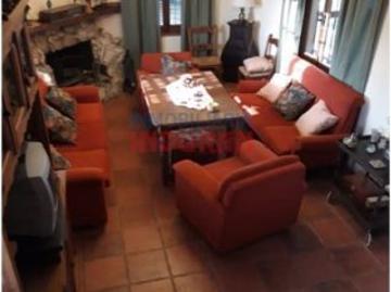 Finca de 255 ha para ganado, caza y recreo con edificaciones en Montemolín