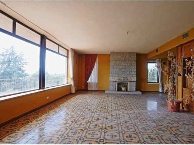 Finca de 37 ha con viñedo DO, vivienda de 600 m2 y 3.000 m2 construidos – ideal proyecto vitivinícol