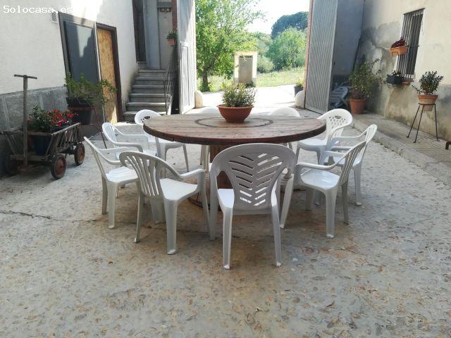 Finca de turismo rural en funcionamiento en el Penedès, con dos viviendas y capacidad para 22 person