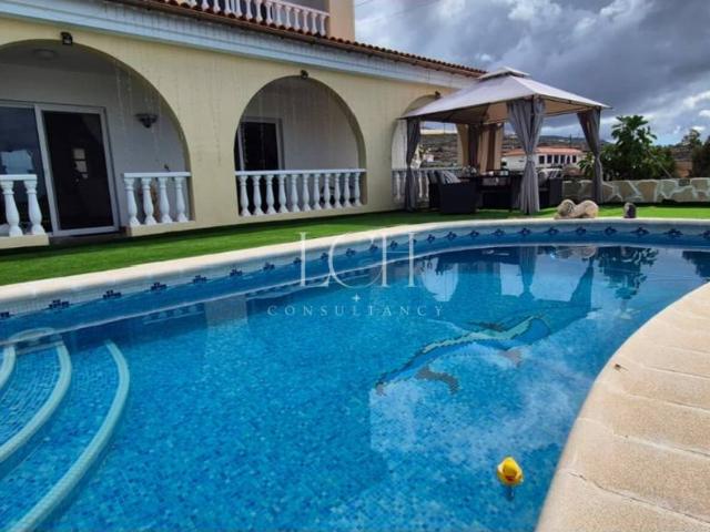 Finca de lujo con vistas al mar con piscina y jardin preciosa en Guía de Isora Tenerife
