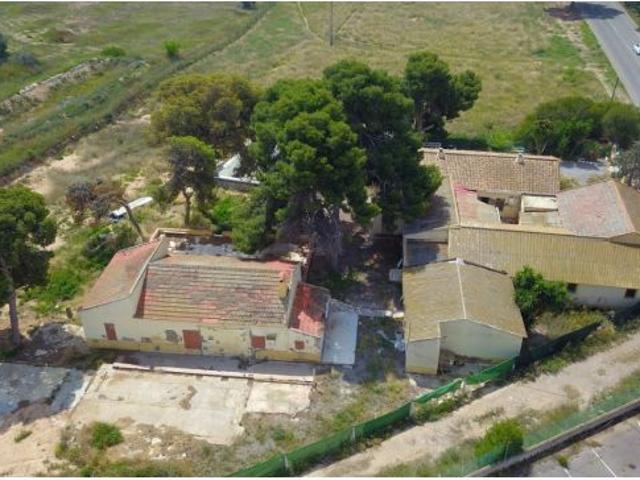 FINCA DE MAS DE 23.000 M² Y 1.043 M² DE SUELO URBANO