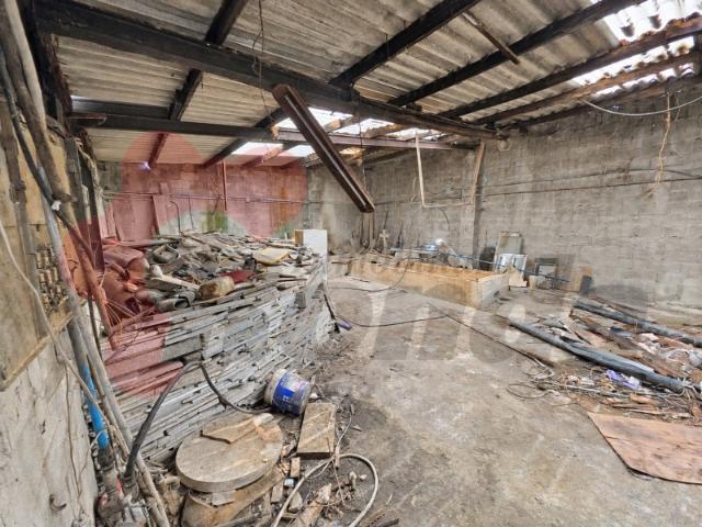 Finca Edificable con Construcción Auxiliar: Espacio, Naturaleza y Múltiples Posibilidades
