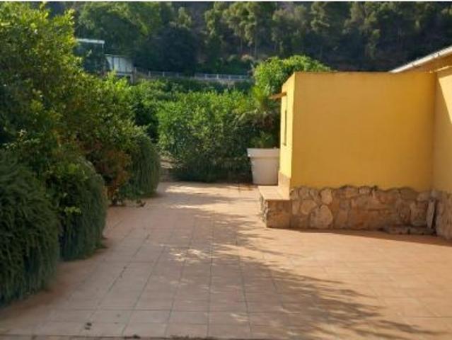 ? Finca en un entorno idílico, al abrigo de la montaña en la pedanía de Beniaján Murcia ?