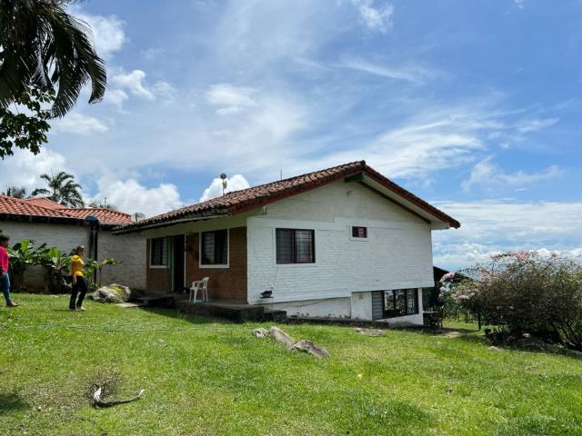 Finca En Venta En Altos Del Rosario En Albania V316195