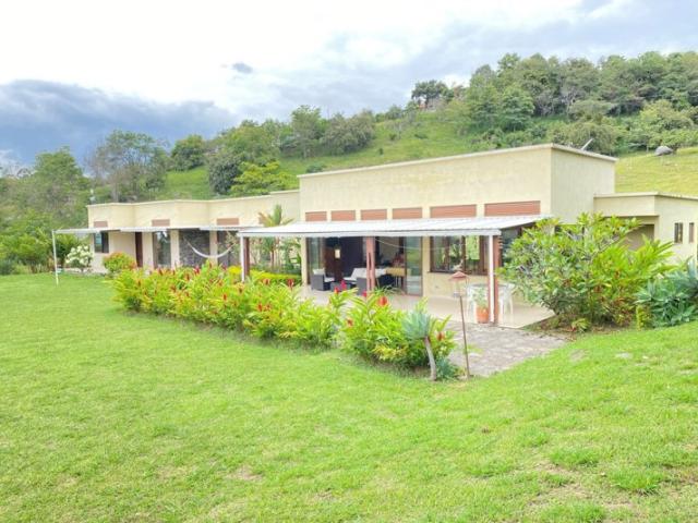 Finca En Venta En El Carmen De Viboral En Arbelaez V340202