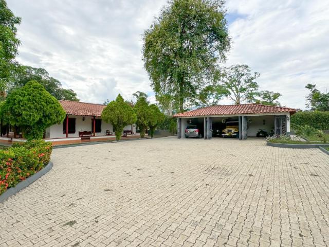 Finca En Venta En Santafe De Antioquia En. V236102