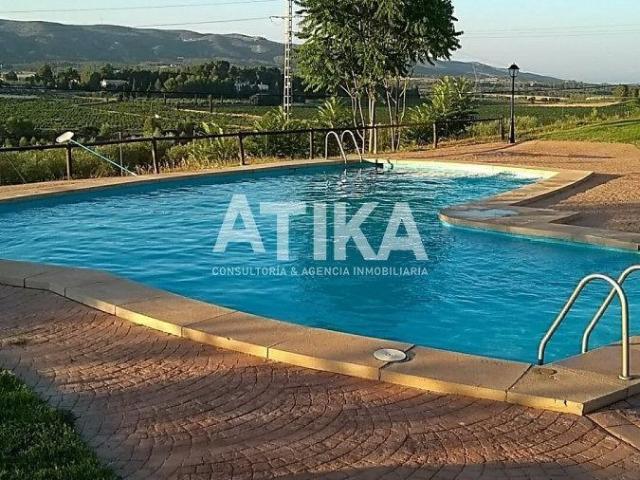 FINCA EN ALQUILER CON PISCINA Y JARDÍN