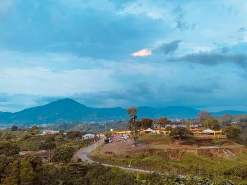 Altagracia, Pereira - Aparcadero, Balcón