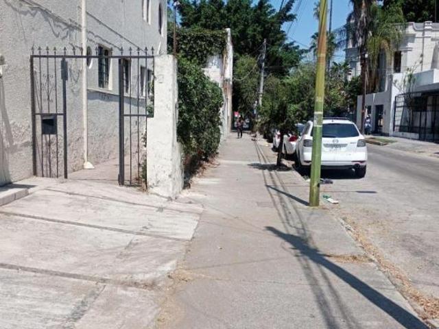 FINCA EN ESQUINA EN VENTA – AV. LA PAZ Y ROBLES GIL