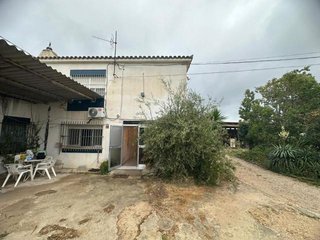 Finca estratégica con uso residencial y comercial en primera línea de la N 340