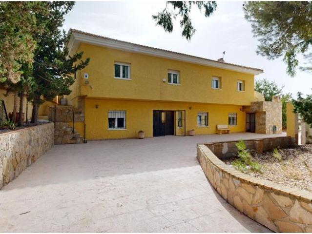 FINCA EXCLUSIVA de casi 8.000 m2 y 540 m2 construidos en Valle Sol Gea y Truyols