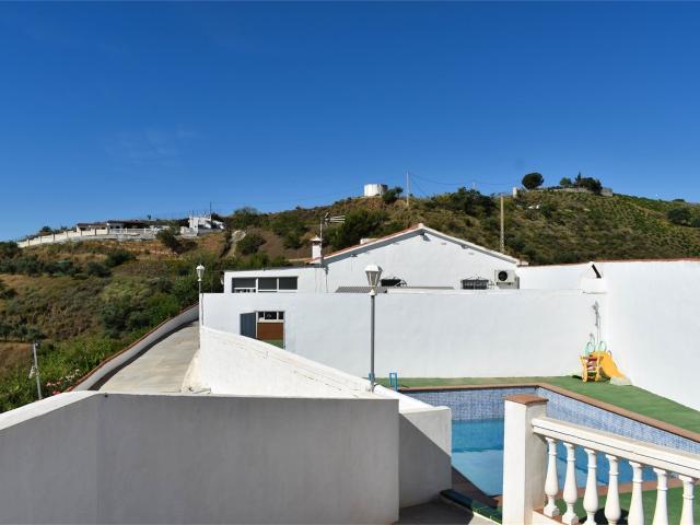 Finca 'ferme and' con piscina, ¡vistas increíbles! 97m² Macharaviaya