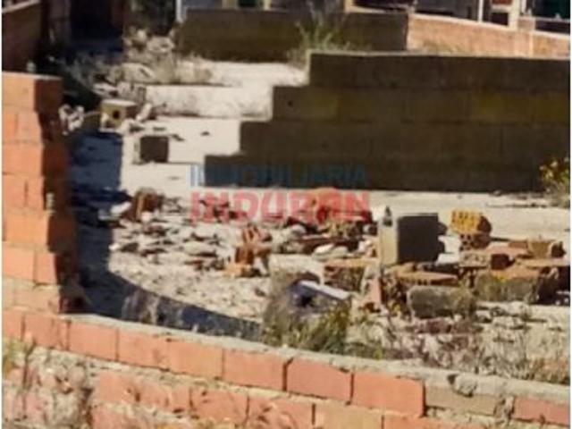 Finca ganadera de 6,3 ha poblada de encinas centenarias, tiene varias