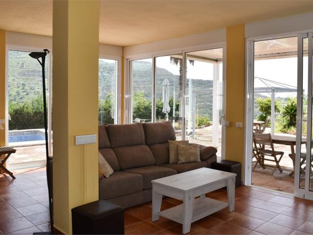 Finca rural de una planta con piscina 128m² Viñuela