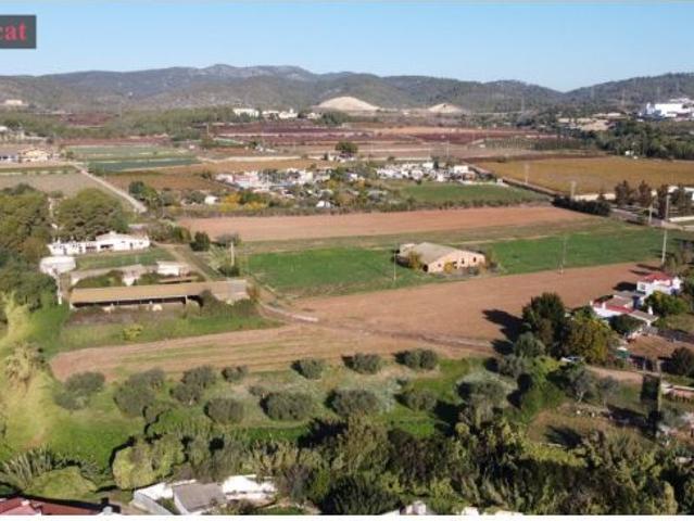 ¡FINCA RÚSTICA CON 4ha DE TERRENO EN VILANOVA I LA GELTRÚ!