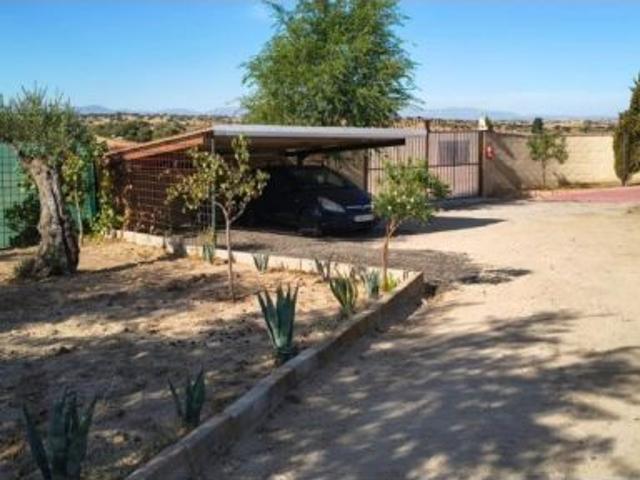Finca Rústica con 16.184 m2 de terreno y espectaculares vistas a los Montes de Toledo