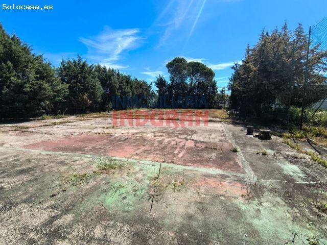 Finca rústica con vivienda, piscina y pista de tenis en Belvís de Monroy