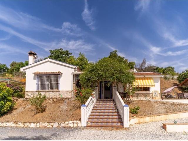 FINCA RÚSTICA CON AFO, DOS VIVIENDAS, PISCINA Y 2.700 m2 DE PARCELA EN SANTA AMALIA ALHAURÍN DE LA