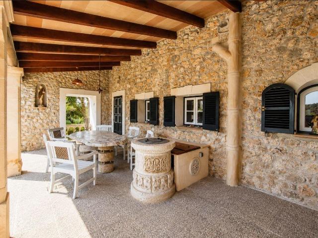 Finca rústica con pozo propio, anexos independientes y vistas a la Serra de Tramuntana en Costitx