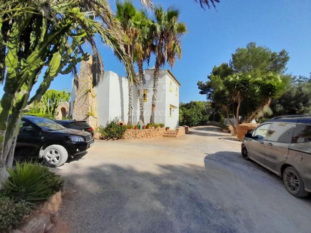 Finca rústica de 15.000 m² con casa principal, dos apartamen. 675m² Sa Font des Yerns