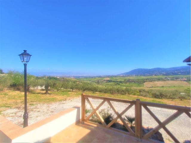 Finca rústica de 9500m2 con casa de 50m2
