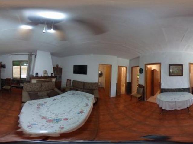 Finca rústica de 9.766 m2 con vivienda legalizada, AFO y piscina en Cogollos Vega