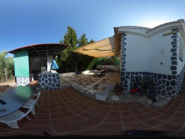 Finca rústica de 9.766 m2 con vivienda legalizada, AFO y piscina en Cogollos Vega