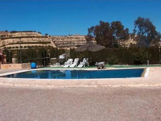Finca rústica en Algezares, con piscina, sótano y 4 dormitorios